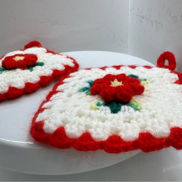 Vintage Granny Square Hand Crochet Christmas Holly Hot Pad Trivet Pot Holder-2 - Picture 4 of 6